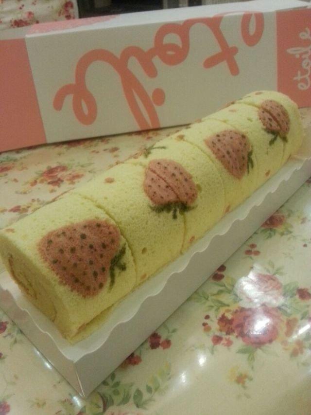 草莓蛋糕卷