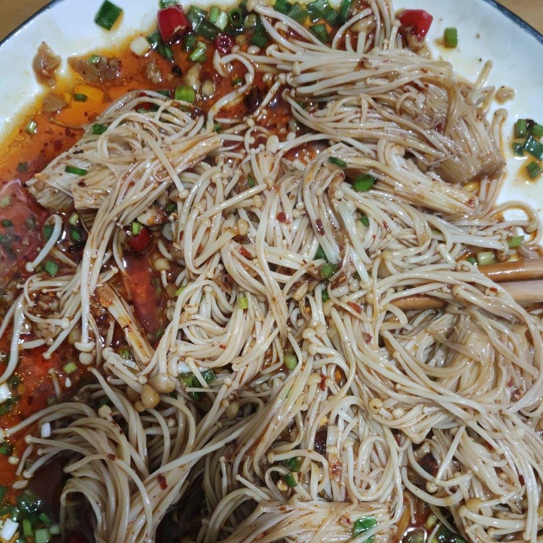 超级下饭的蒜蓉金针菇！好吃到爆