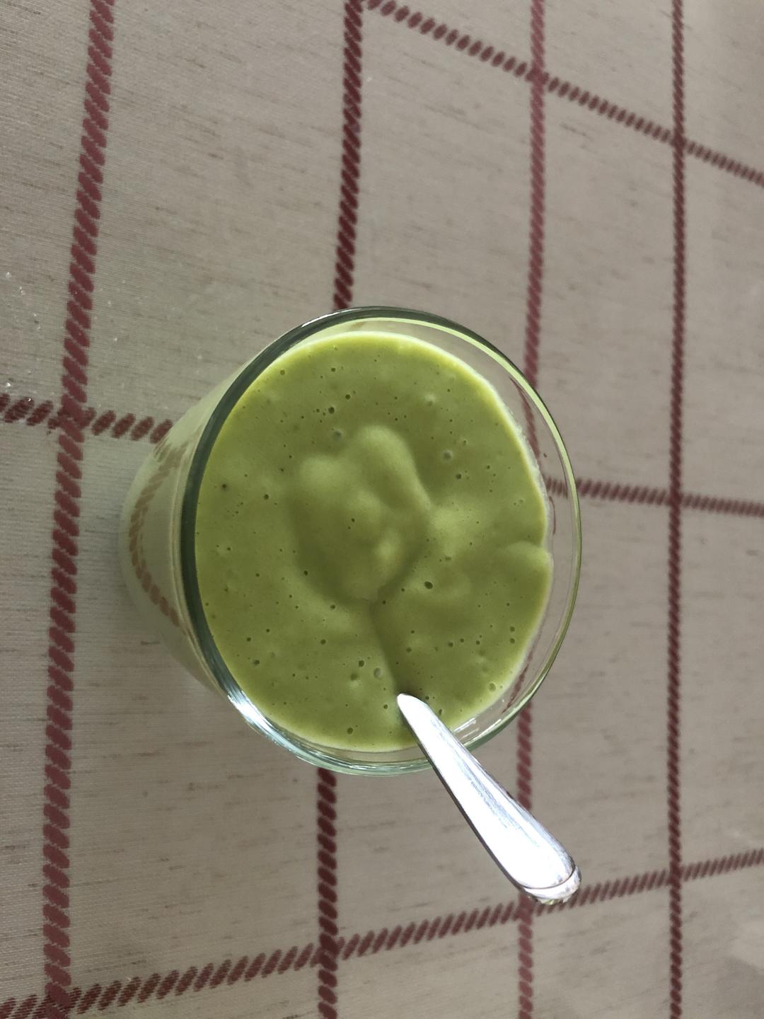 香蕉牛油果奶昔