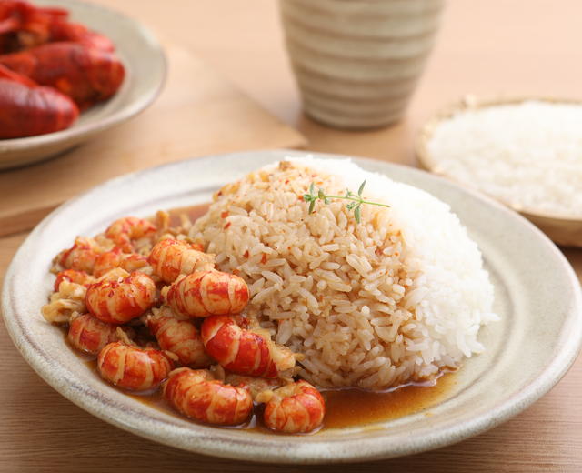 这是一碗含有满满爱意的豪华版米饭——龙虾饭的做法
