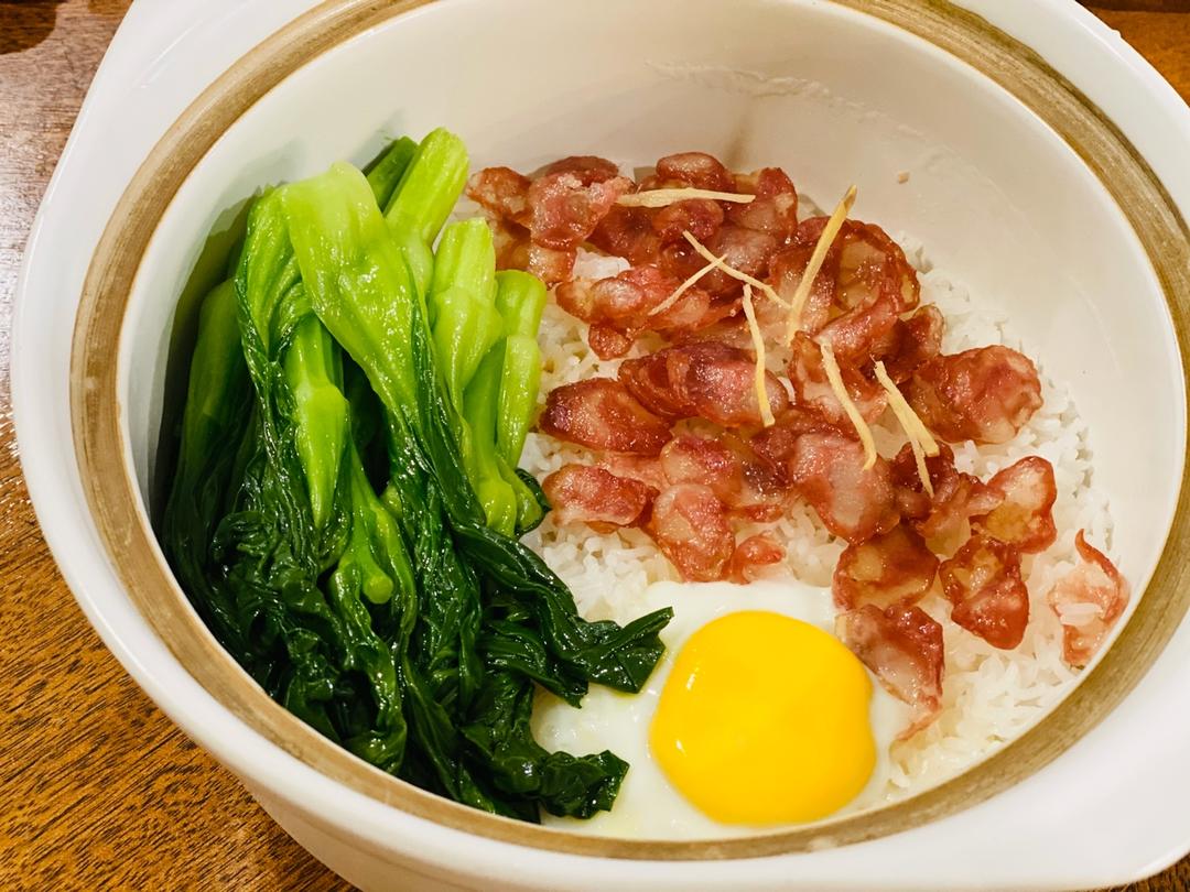 广式腊味煲仔饭