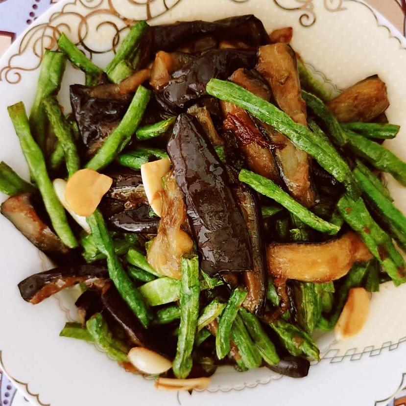 家庭版茄子烧豆角（少油，完美地解决了茄子吸油问题）