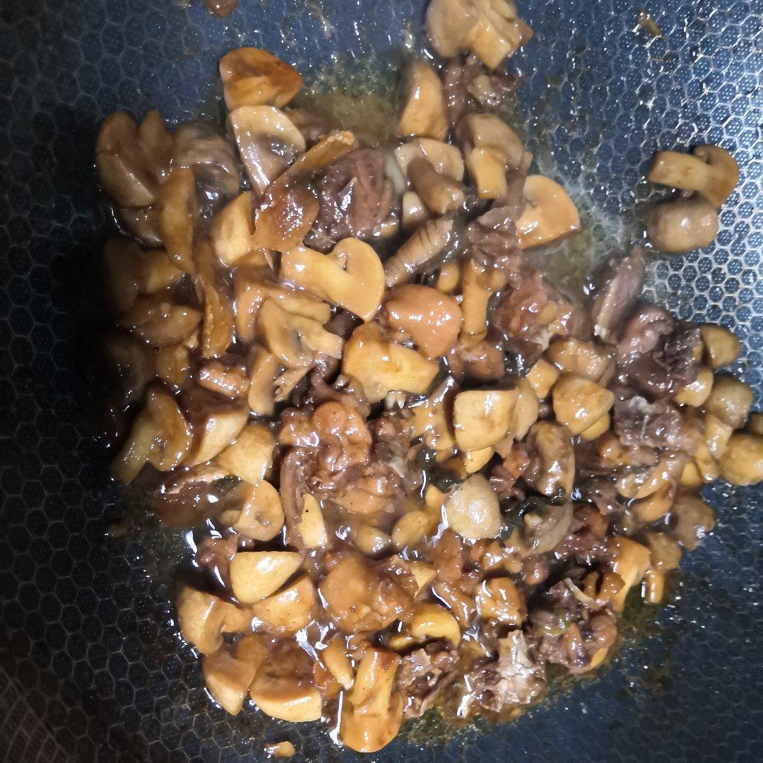 蘑菇烧鸡