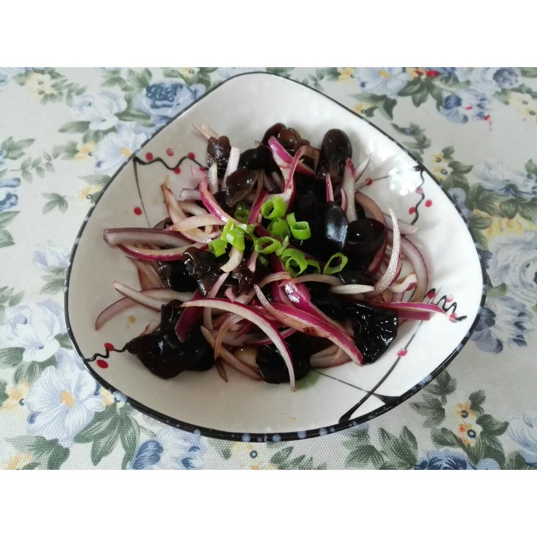 洋葱拌木耳