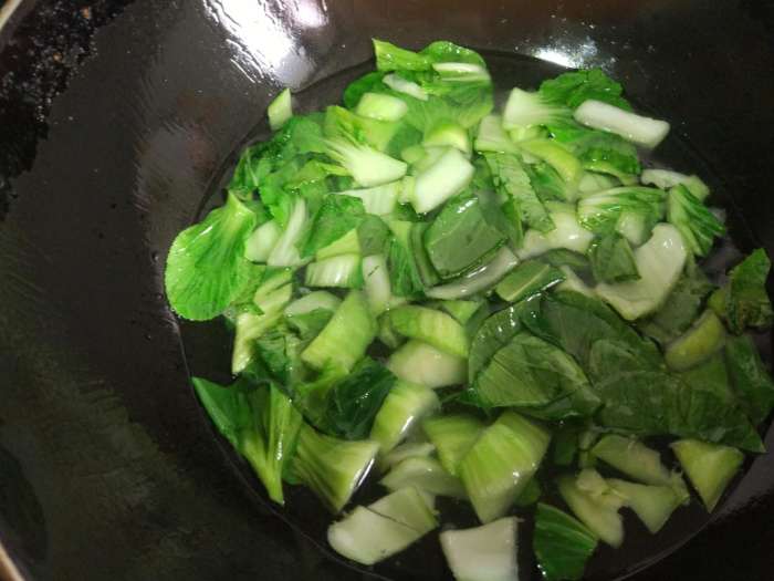 青菜油豆腐面结汤的做法 步骤4