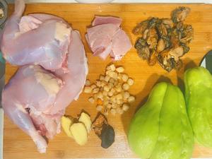 佛手瓜瑶柱蠔豉煲鸡的做法 步骤1