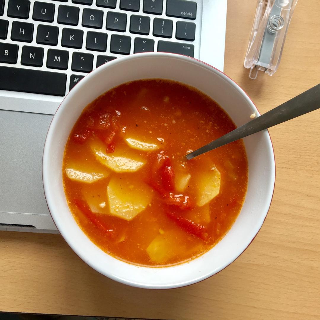 超级浓超好喝的番茄土豆汤