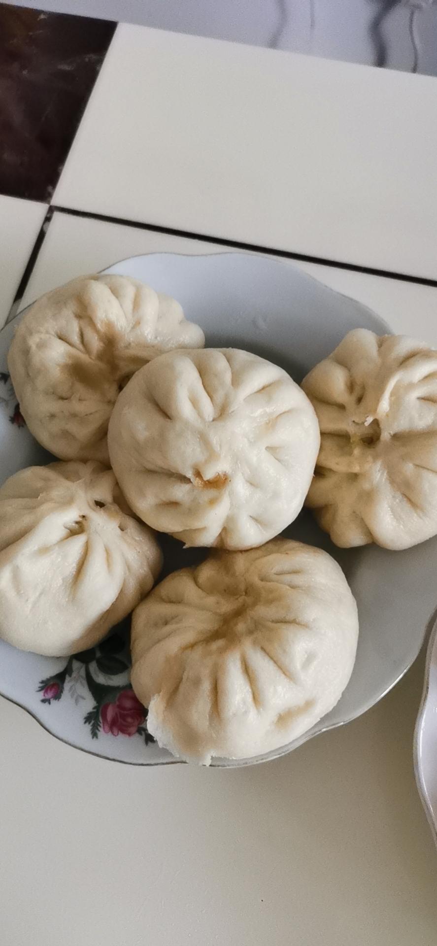 好吃流汁的肉馒头