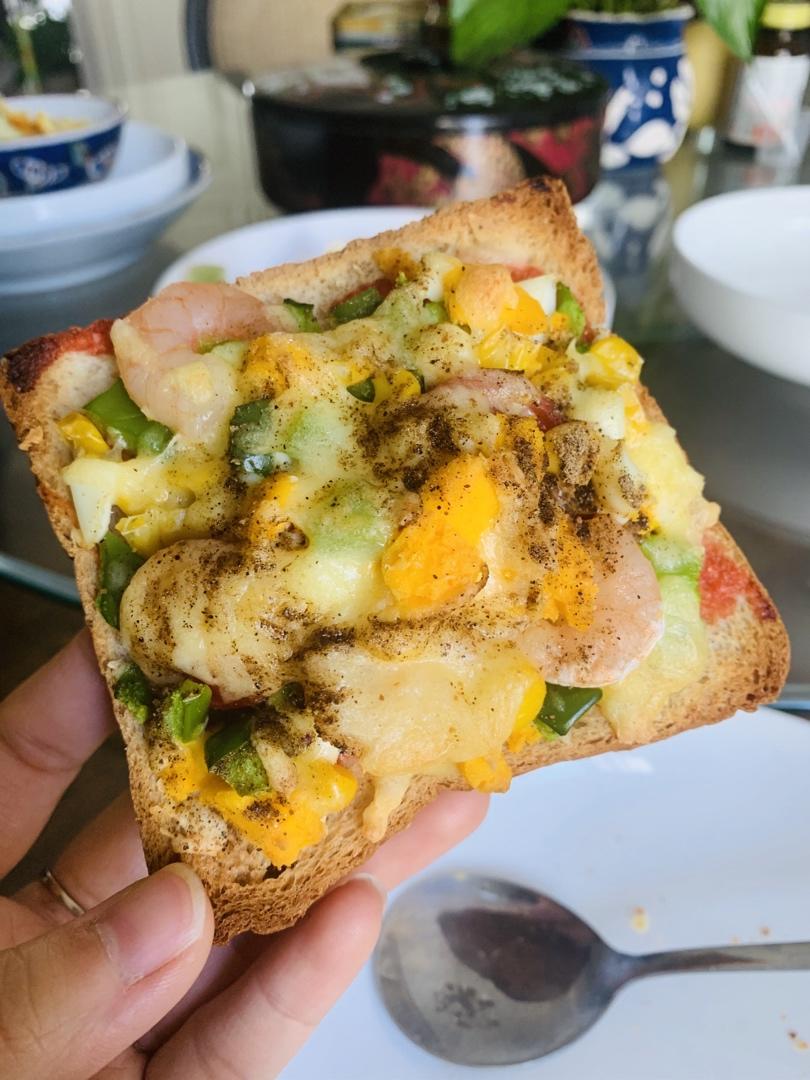 鸡蛋沙拉土司披萨