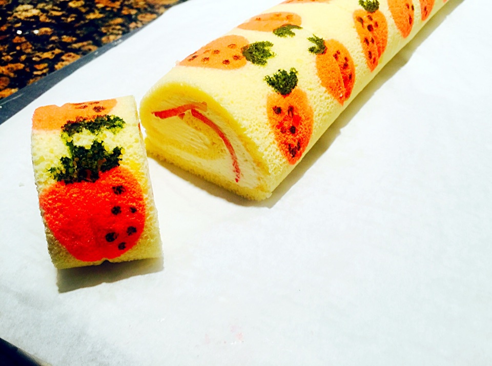 彩绘草莓蛋糕卷