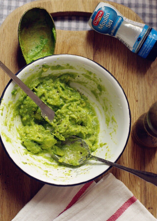 牛油果酱抹面包