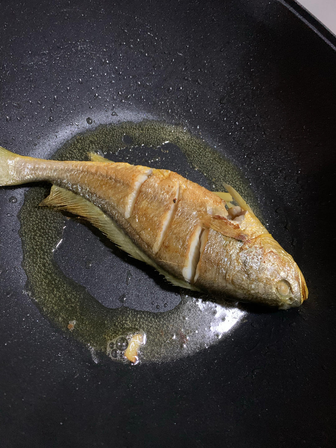 红烧黄鱼—鱼皮不破的小窍门