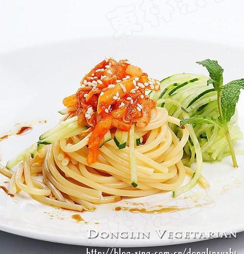 意大利面条配韩国泡菜的做法