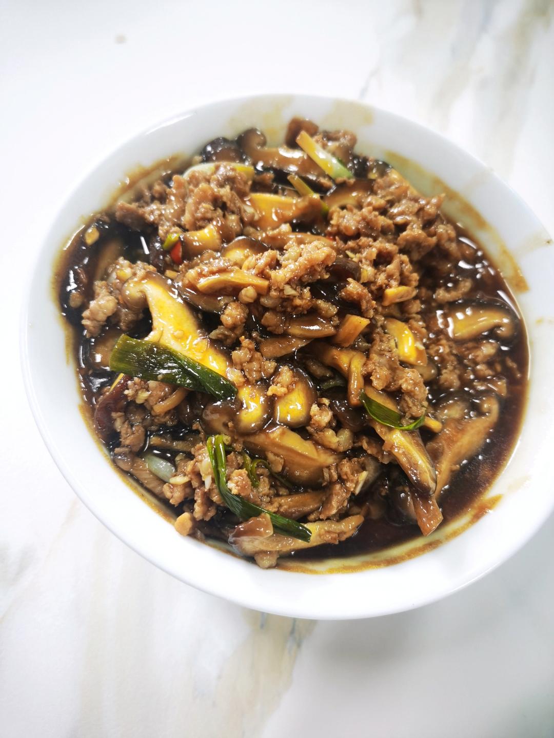 酱汁浓郁！超级下饭的家常菜肉末香菇