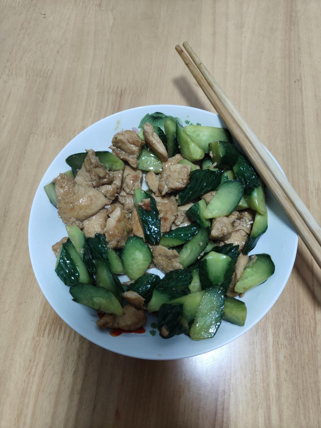 减脂晚餐 黄瓜炒鸡丁