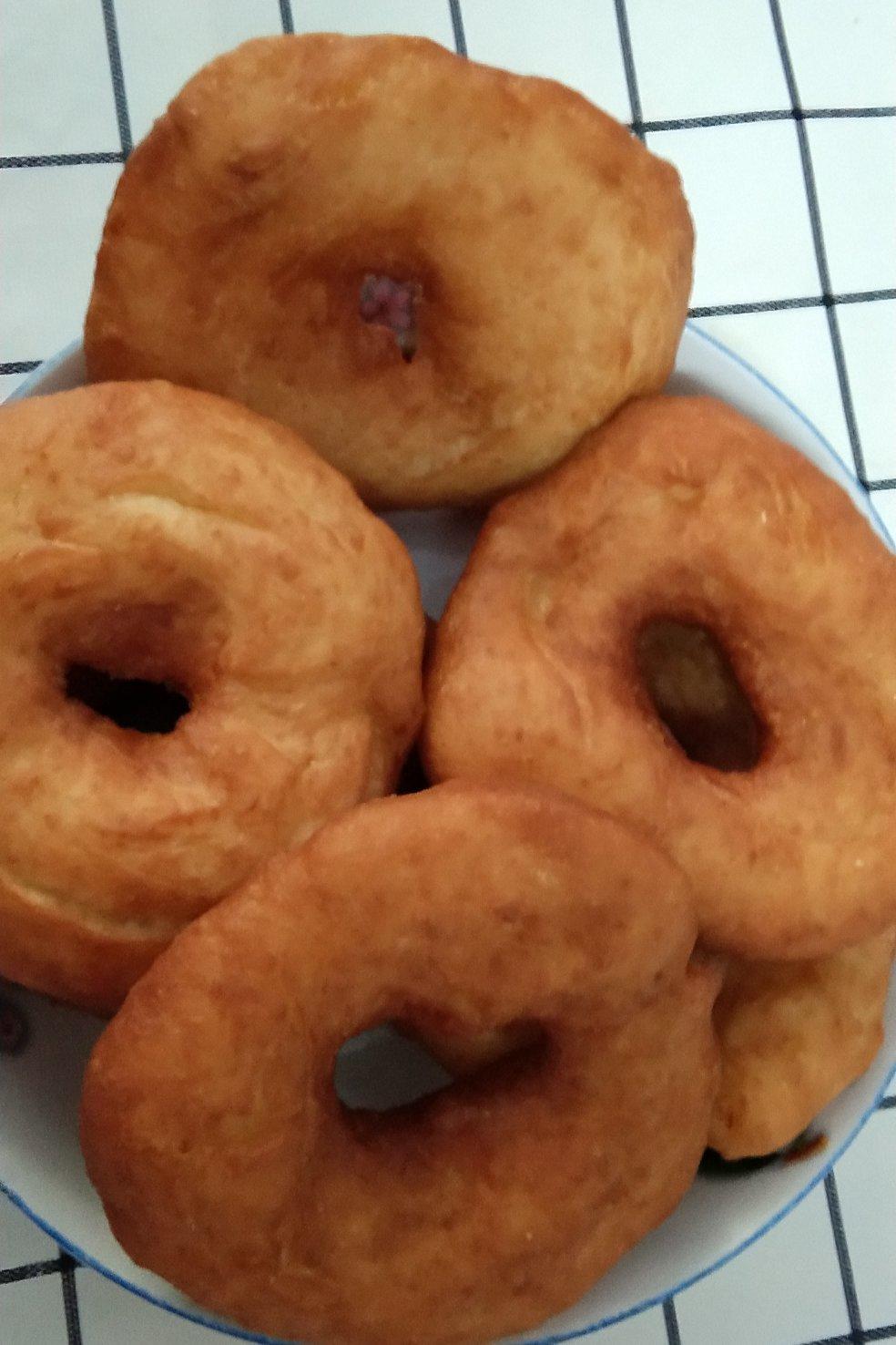 像甜甜圈一样的炸油饼