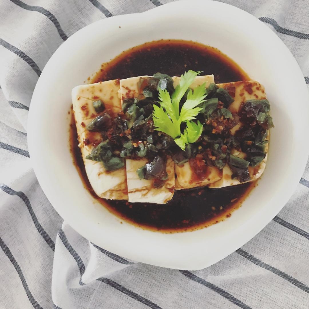 凉拌皮蛋豆腐