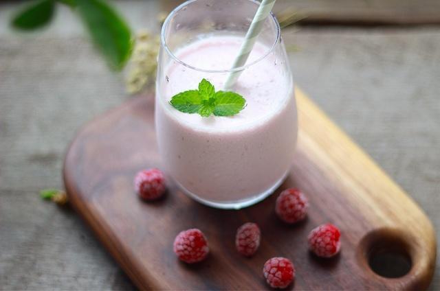 树莓牛奶的做法