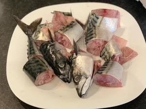 蒜苔鲅鱼的做法 步骤1