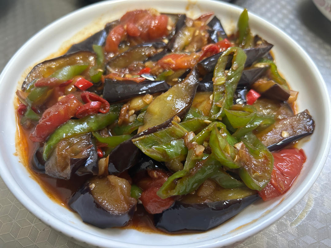 红烧茄子（佐西红柿尖椒）