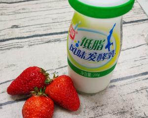 低脂草莓酸奶昔       （低脂酸奶版）的做法 步骤1