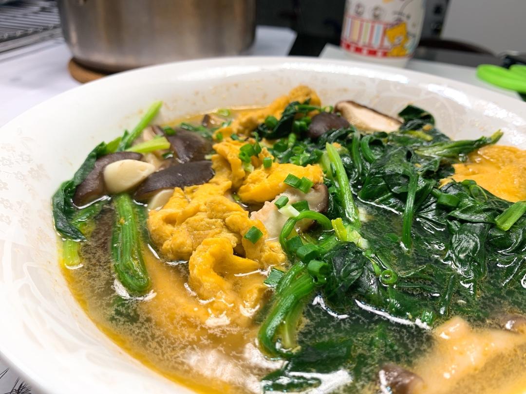 菠菜草菇煎蛋汤*不加味精鲜美鸡蛋高汤