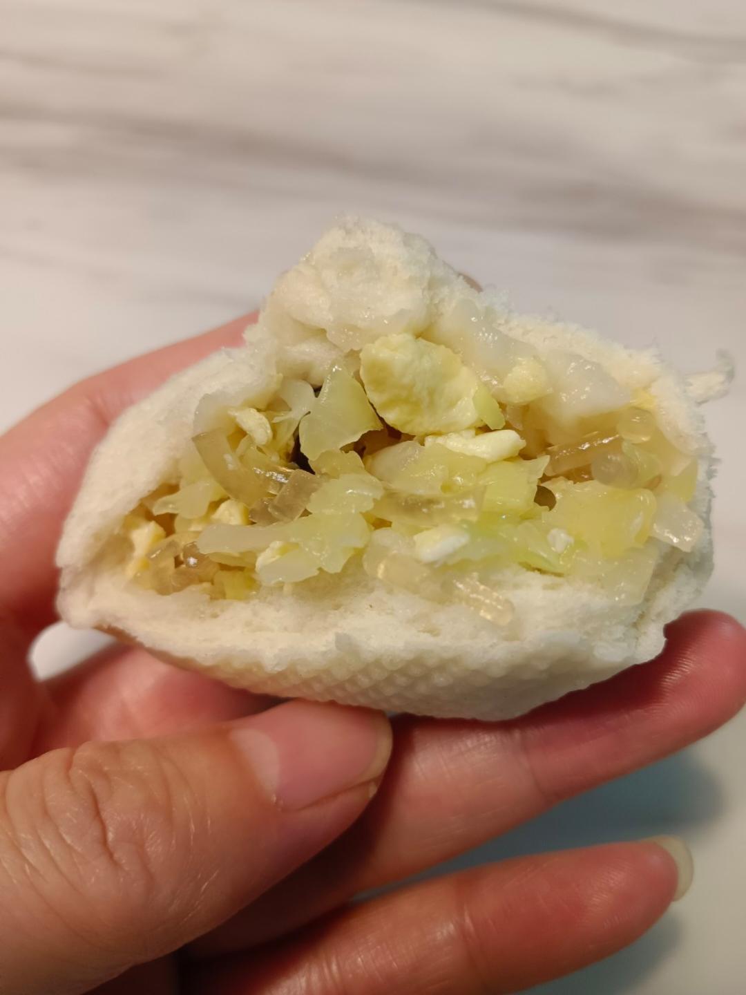 鸡蛋圆白菜素包子