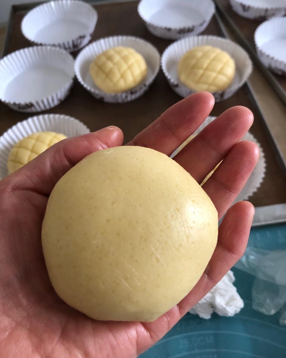 好吃到炸裂的港式菠萝包（附带制作酥皮的小视频）