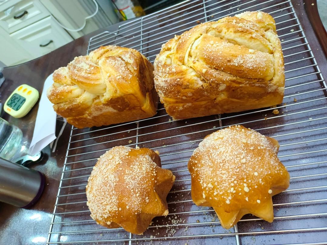 鲜奶花生手撕面包