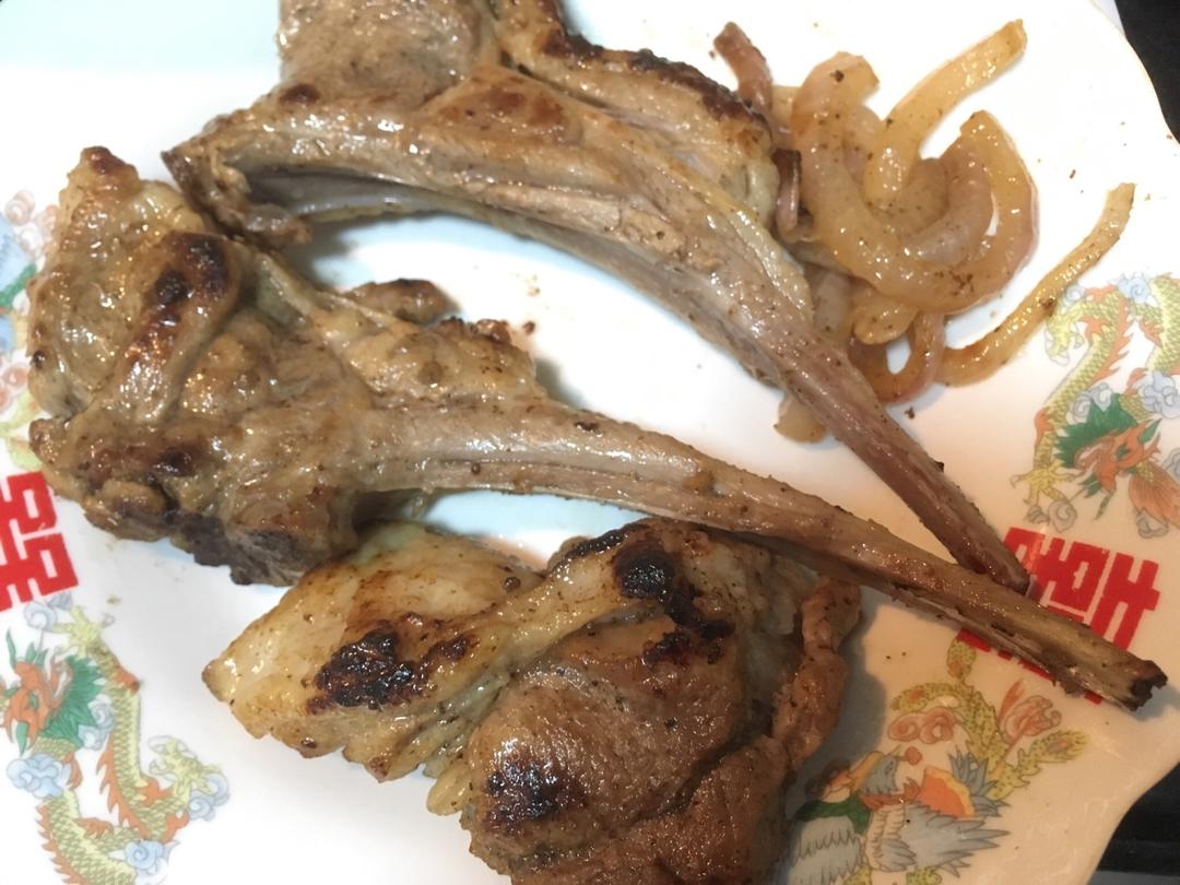为情人节烛光晚餐提前操练的【法式煎羊排】