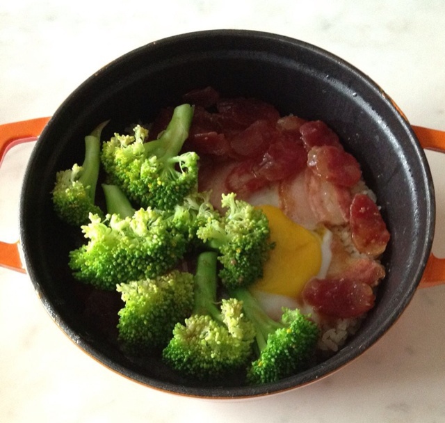 广式腊味煲仔饭