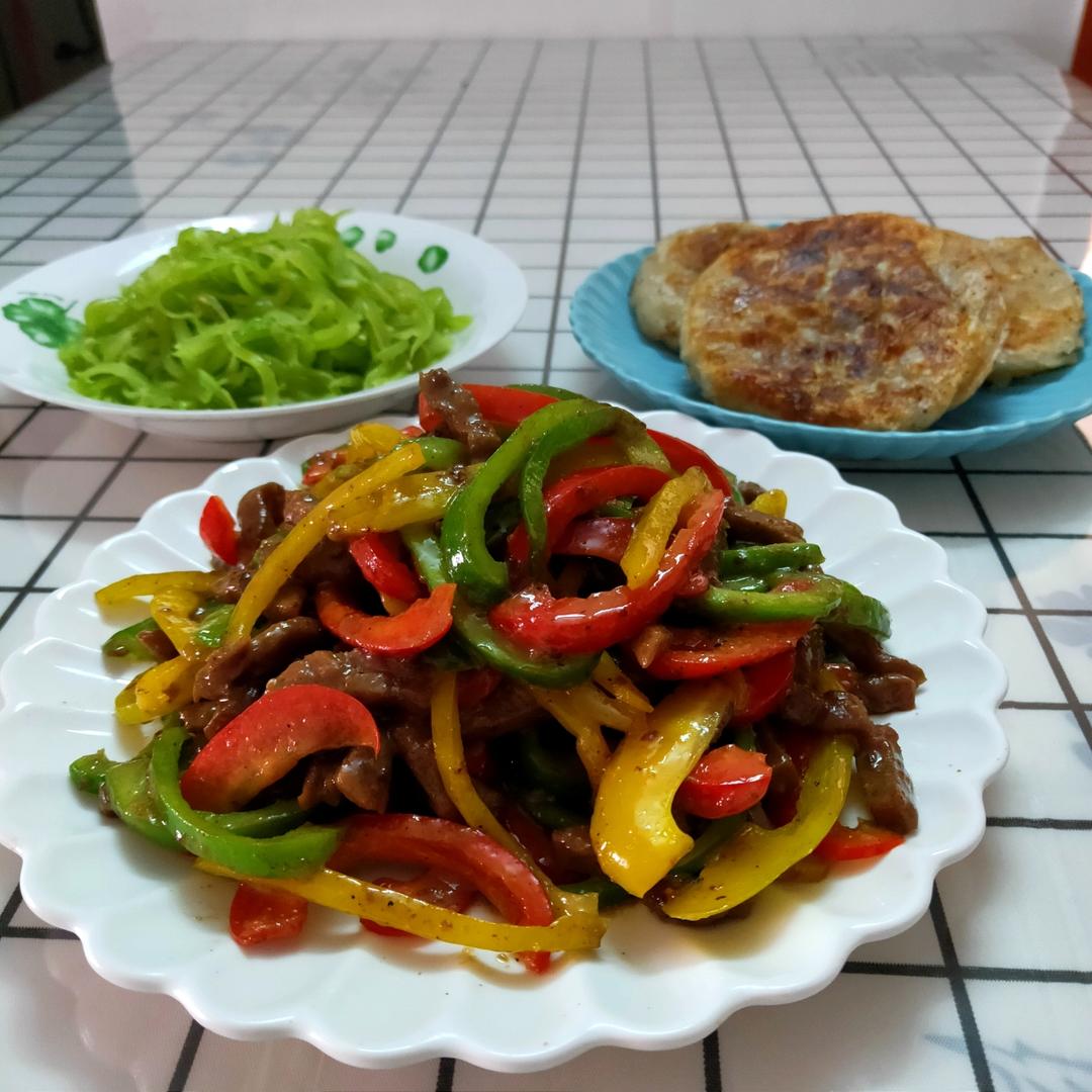 色彩鲜亮饱满的牛肉菜，孩子爱吃的——彩椒牛柳【孔老师教做菜】