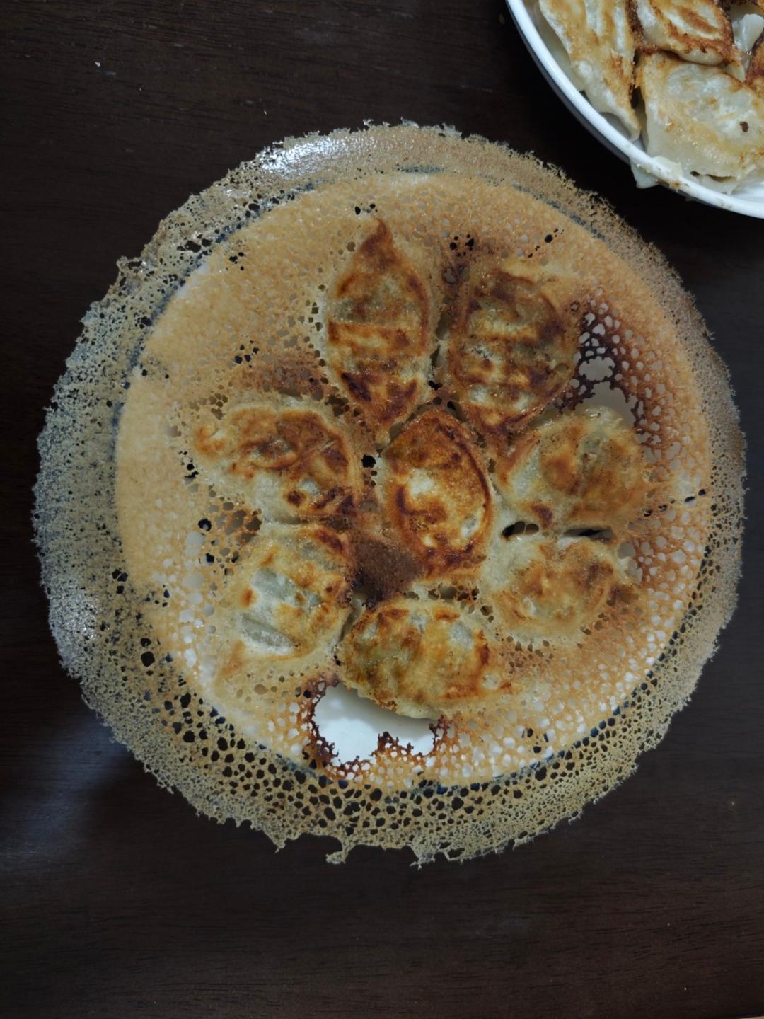 冰箱冷冻水饺做煎饺