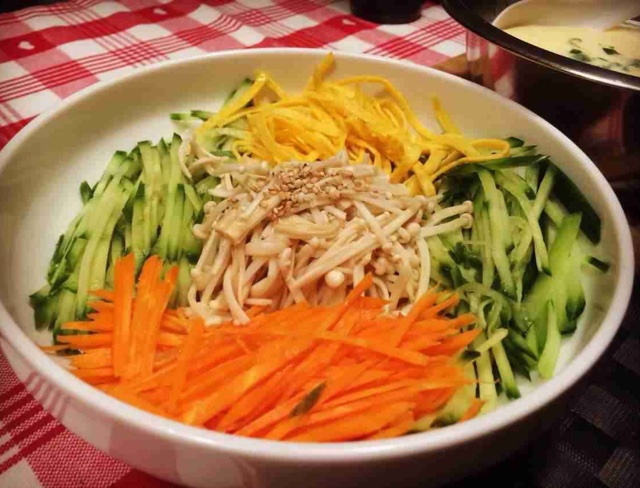 金针菇拌黄瓜