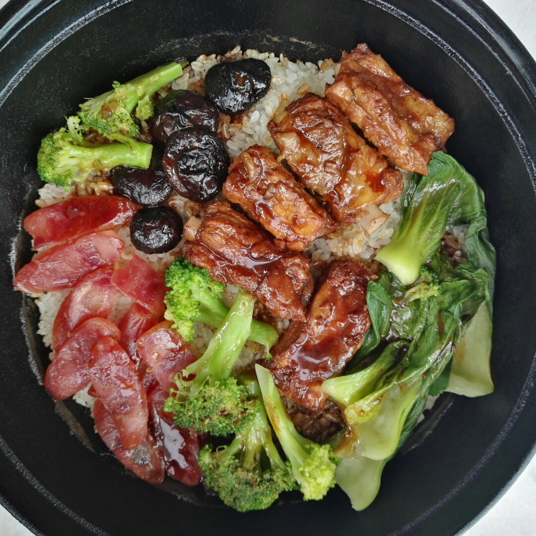 排骨腊味煲仔饭