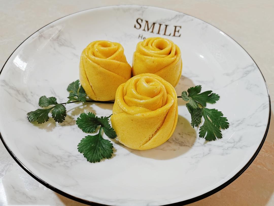 胡萝卜汁玫瑰花卷
