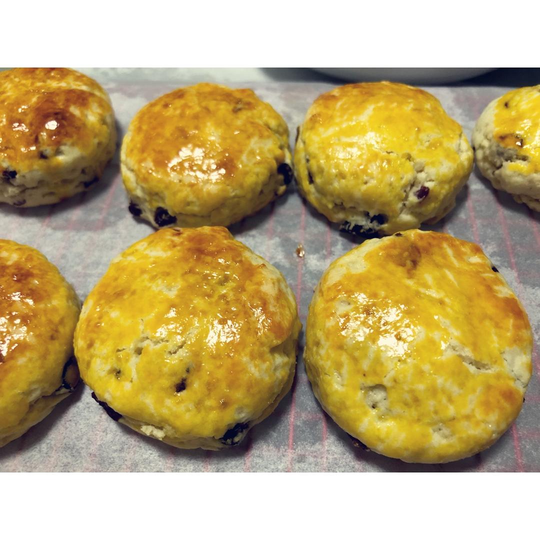 【视频】3分钟 奶油司康Scone(可能是世界上最快手的司康) 消耗淡奶油～