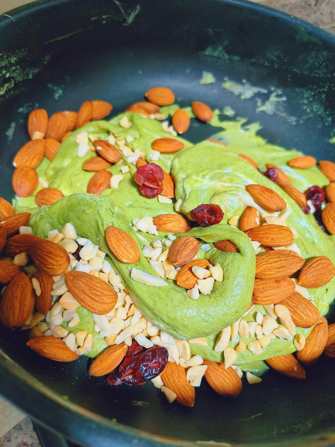 草莓抹茶牛轧糖的做法 步骤6