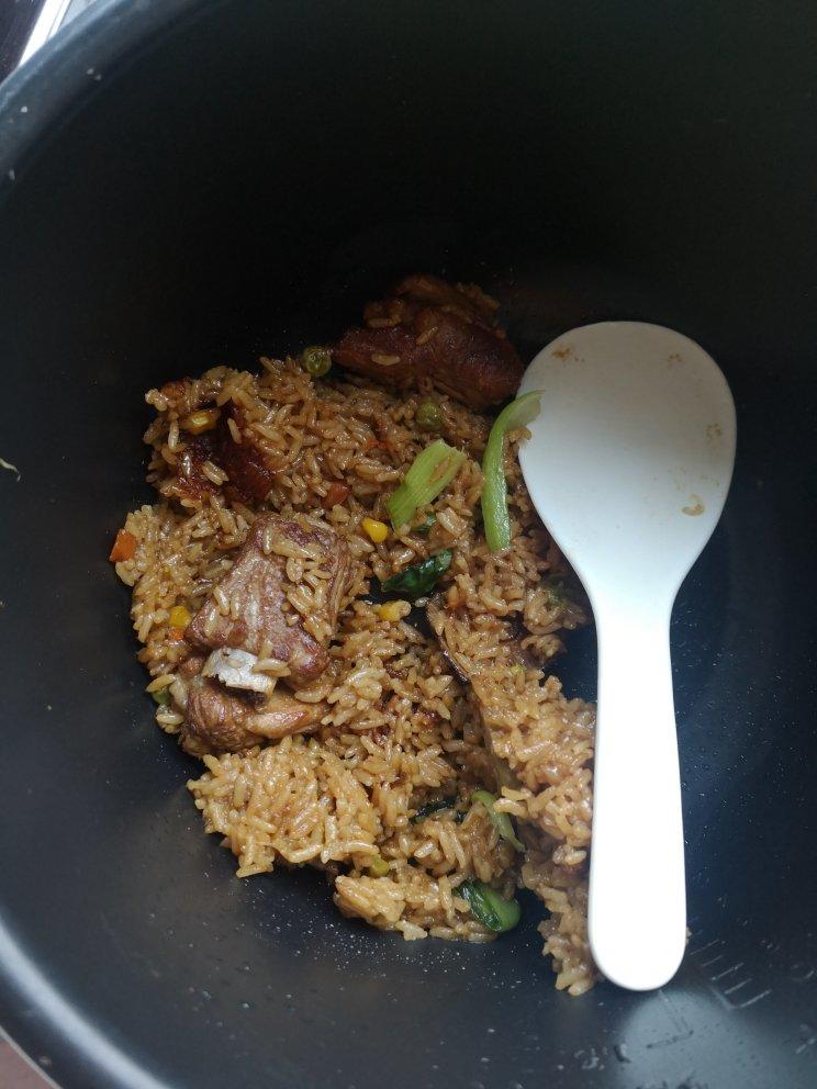 喷香排骨焖饭（爆好吃）