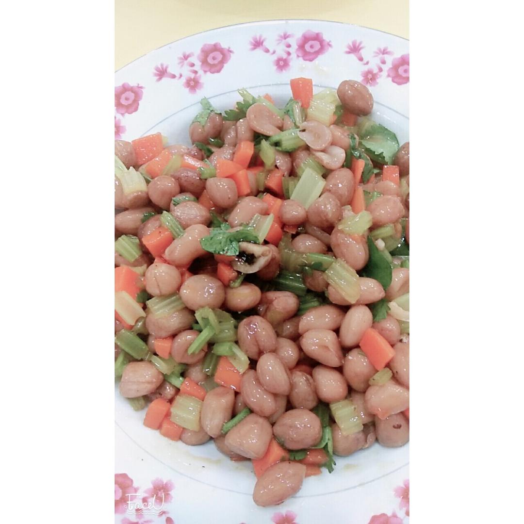 凉拌芹菜花生米胡萝卜