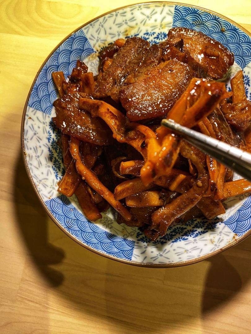 五花肉焖鱿鱼干