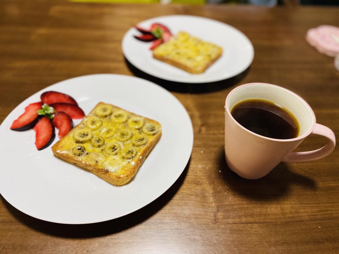 酥脆香甜的黄油香蕉烤吐司