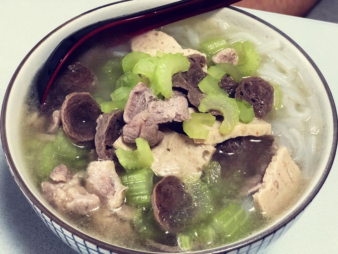 客家猪杂汤河粉（我家的祖传秘方٩(˃̶͈̀௰˂̶͈́)و