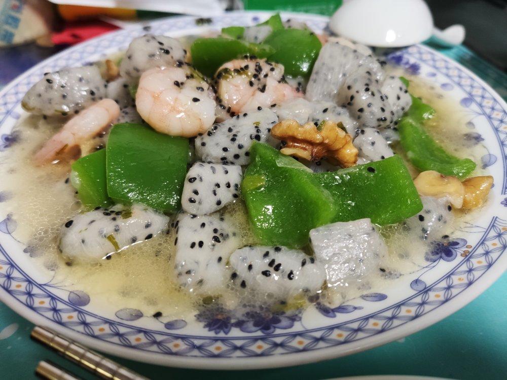 火龙果炒虾仁