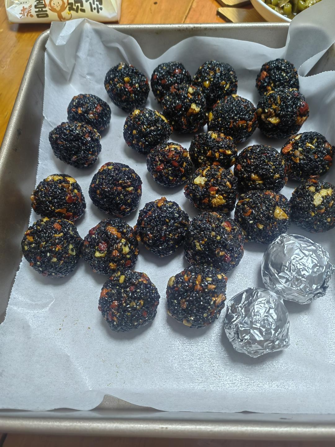 轻松上手香脆醇厚的黑芝麻丸