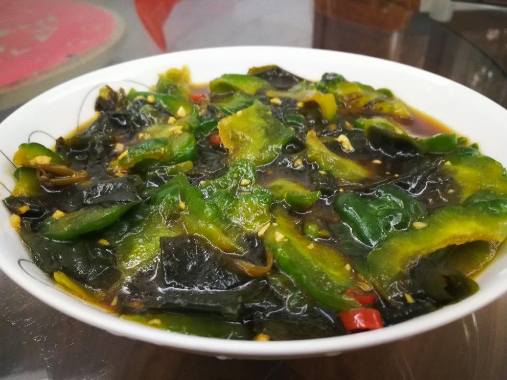 夏日减肥下火的凉拌苦瓜裙带菜