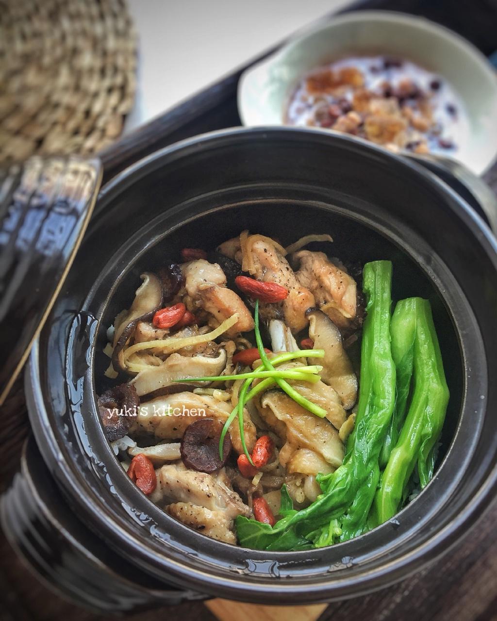 菌菇滑鸡煲仔饭+米布丁