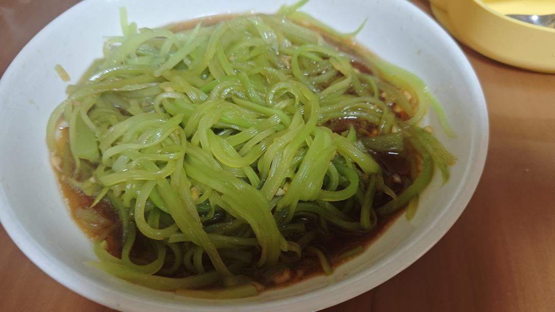 想告诉全世界，这菜太解腻！爽脆开胃的莴笋丝