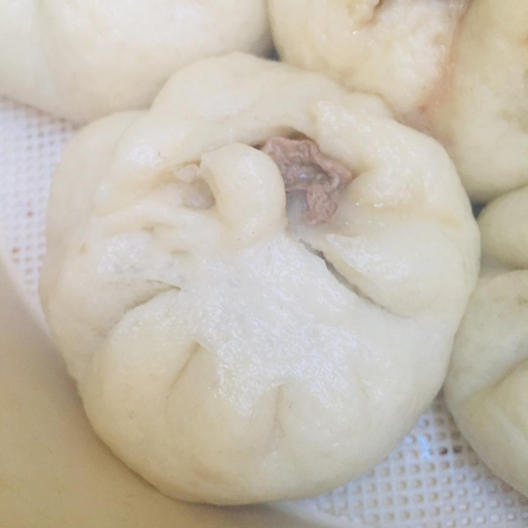 鲜美多汁的洋葱牛肉包子
