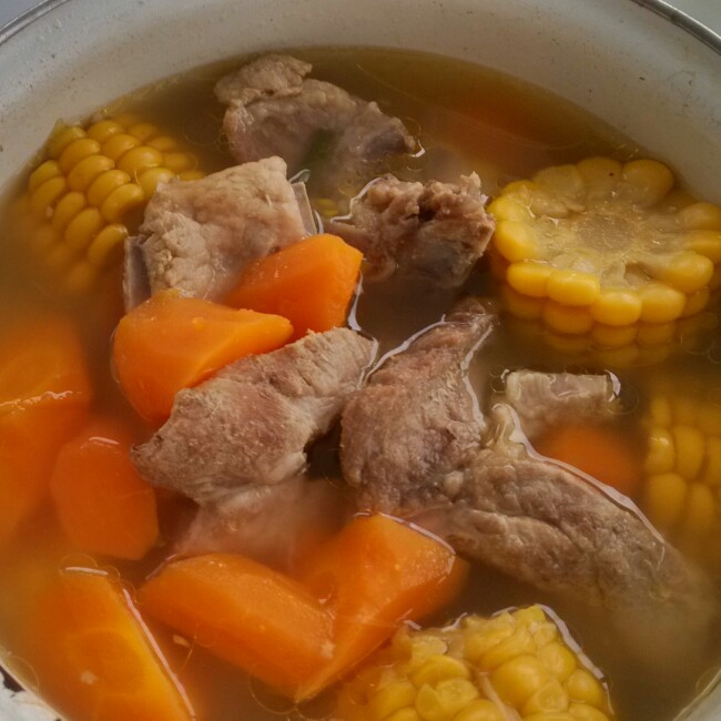 博爱星人单小二做的胡萝卜玉米排骨汤